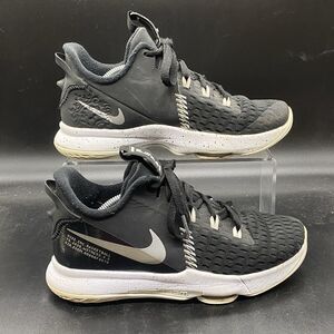Nike Boys Size 5.5Y Lebron Witness 5 Basketball Shoes Black White CT4629-001 GUC